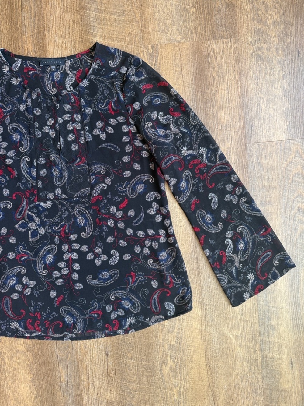 Sanctuary Women’s Black Red Blue White Paisley Long-Sleeve Blouse Size Medium - Picture 3 of 14